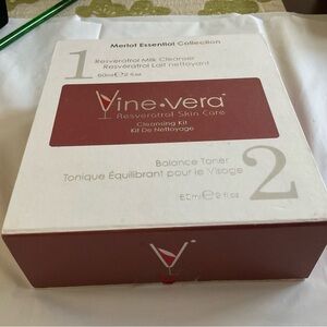 Vine Vera Resveratrol Merlot Essential 2 Steps Cleansing Kit Cleanser & Toner
